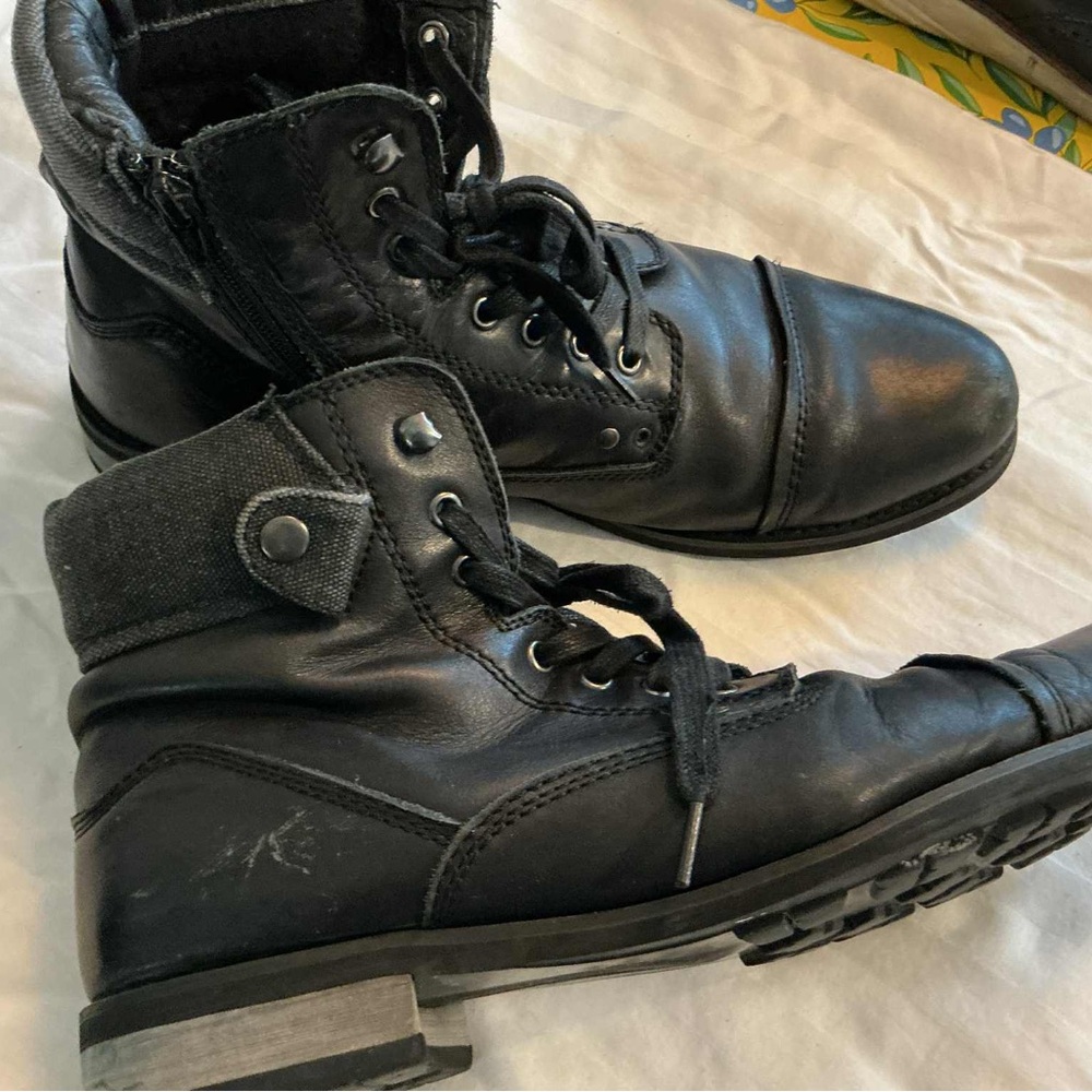 Stylish Black Leather Men's Boots